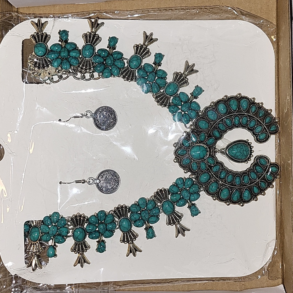 Ella & Elly Necklace Earrings set NWT